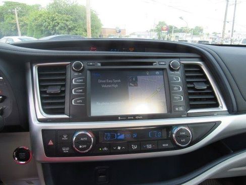 Used 2019 Toyota Highlander XLE AWD/4WD image 36