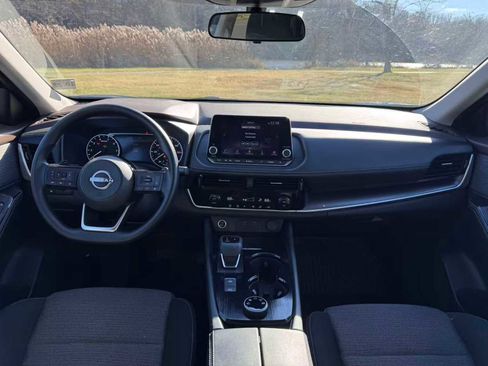 Used 2023 Nissan Rogue SV image 9