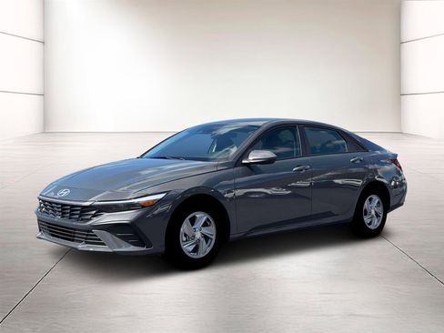 New 2026 Hyundai Elantra SE image 2