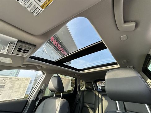 Certified 2025 Nissan Rogue SL w/ Tech Package image 14