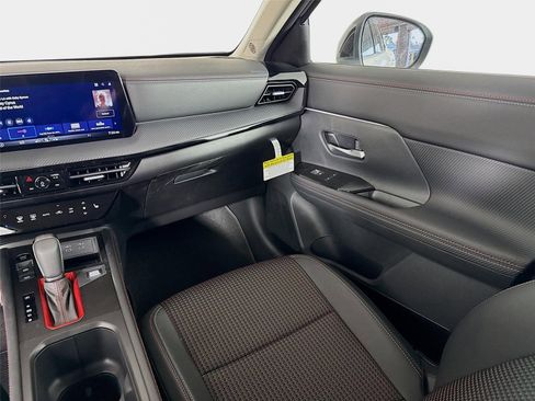 New 2026 Nissan Kicks SR FWD image 23