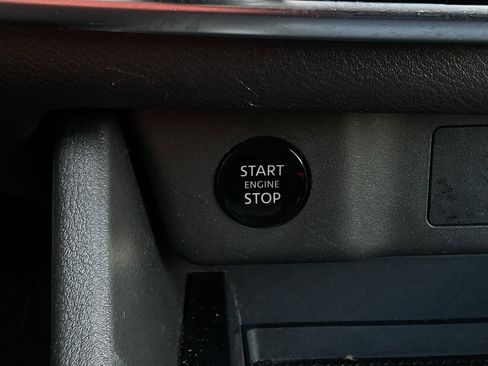 Used 2025 Nissan Rogue SV FWD image 26