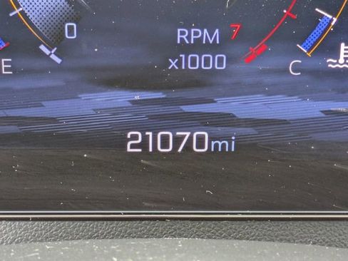 Used 2025 Chevrolet Traverse LT image 25