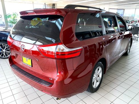 Used 2015 Toyota Sienna LE FWD image 4