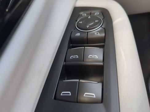 New 2025 Chevrolet Suburban Premier image 23