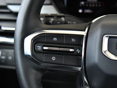 Used 2025 GMC Acadia Elevation image 39