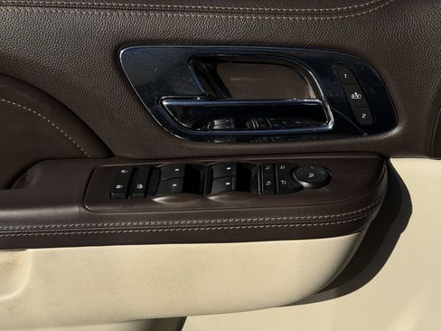Used 2014 Cadillac Escalade Platinum RWD image 24