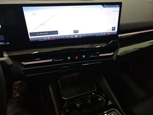 Used 2024 BMW 530i image 11