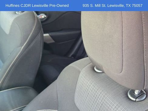 Certified 2017 Jeep Cherokee Latitude w/ Safety/Convenience Group image 16