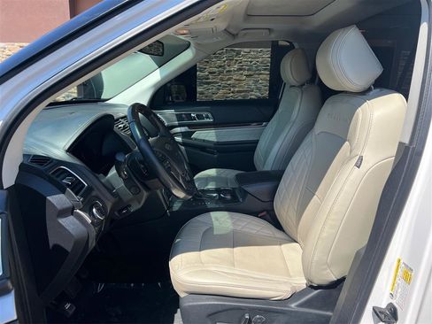 Used 2017 Ford Explorer Platinum AWD/4WD image 9