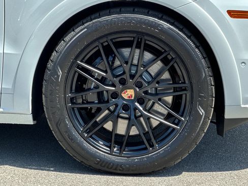 New 2026 Porsche Cayenne GTS AWD/4WD image 43