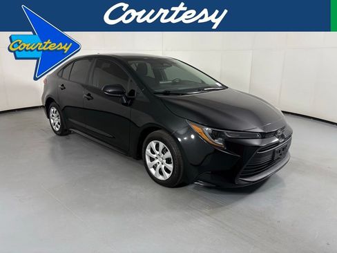 Used 2025 Toyota Corolla LE FWD image 1