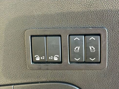 Used 2019 Cadillac Escalade Luxury image 12