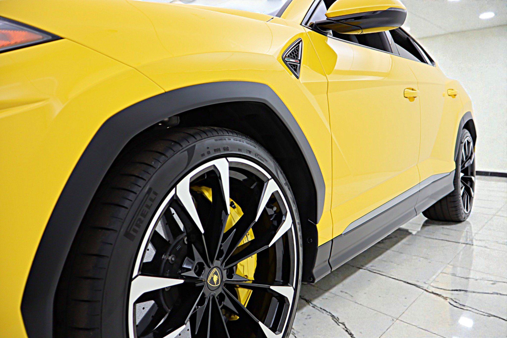 Used 2022 Lamborghini Urus AWD/4WD image 16