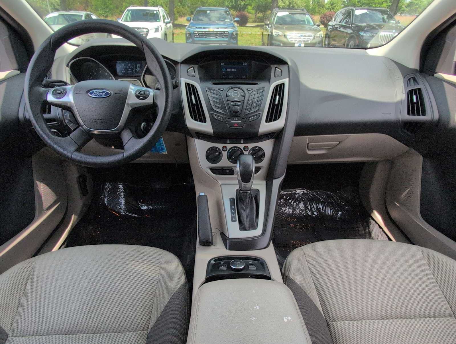 Used 2014 Ford Focus SE w/ SE Winter Package FWD image 15