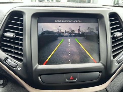 Used 2017 Jeep Cherokee Limited AWD/4WD image 36