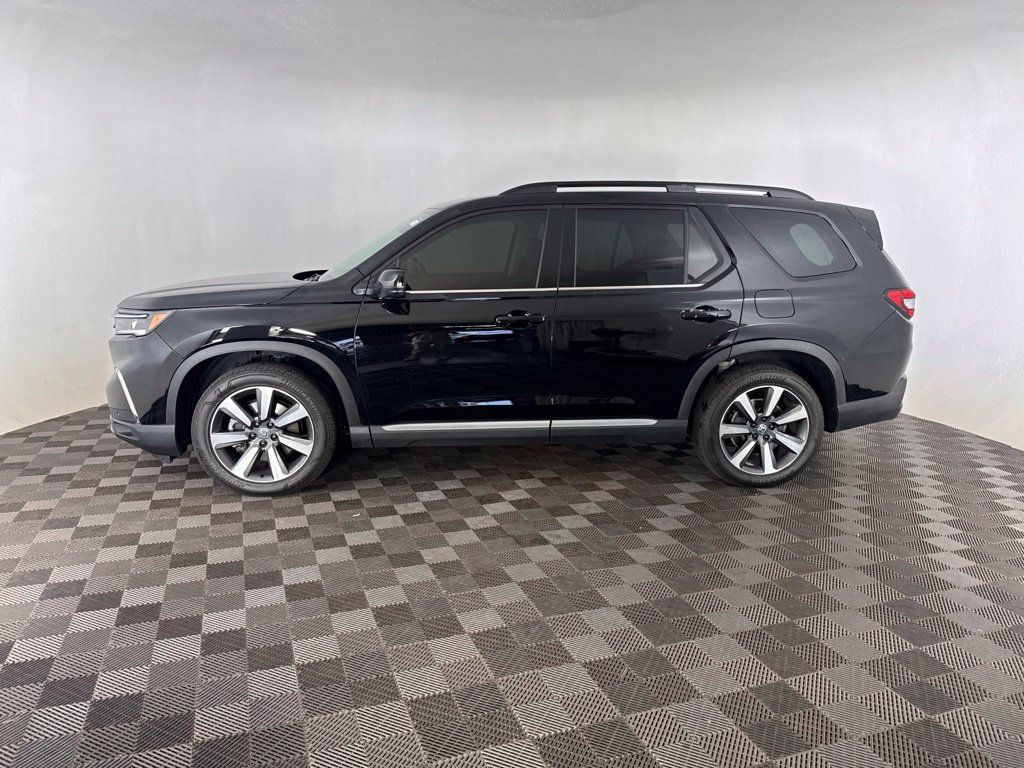 Used 2025 Honda Pilot Touring image 7