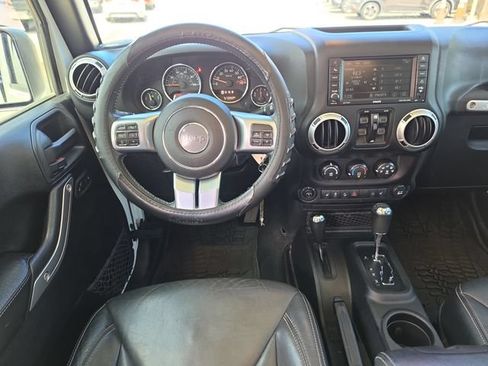 Used 2016 Jeep Wrangler Unlimited Rubicon AWD/4WD image 8