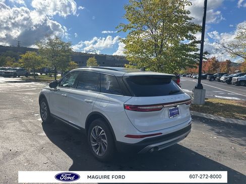 New 2025 Lincoln Corsair AWD w/ Equipment Group 101A image 7