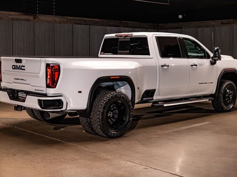Used 2021 GMC Sierra 3500 Denali w/ Denali Ultimate Package image 10