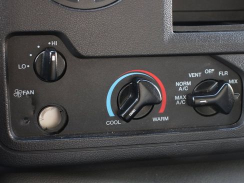 Used 2023 Ford E-450 and Econoline 450 Super Duty w/ Power Windows & Locks Group image 32