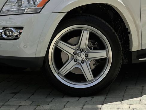 Used 2009 Mercedes-Benz GL 550 4MATIC image 3