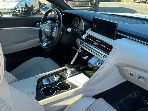 Used 2024 Genesis G70 2.5T image 13