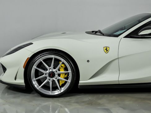 Used 2018 Ferrari 812 Superfast RWD image 7