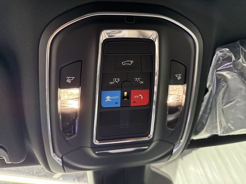 New 2025 Jeep Wagoneer 4WD w/ Convenience Group I image 29