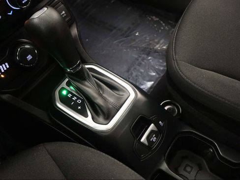 Used 2020 Jeep Renegade Altitude w/ UConnect 8.4 Nav Group image 9