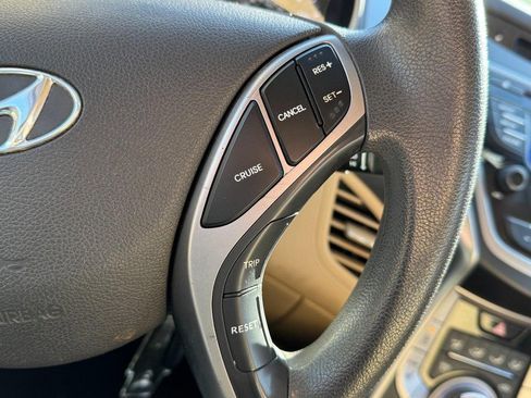 Used 2013 Hyundai Elantra GLS w/ Preferred Pkg image 17