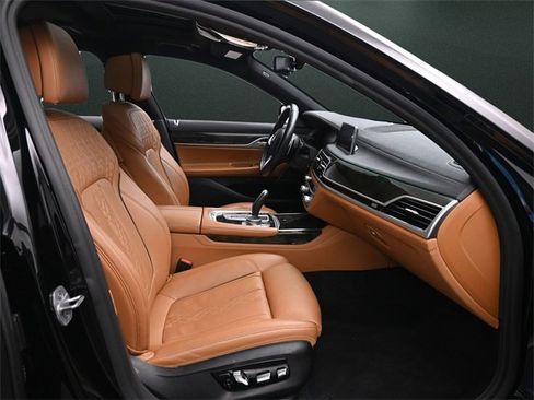 Used 2020 BMW 750i xDrive 750i xDrive w/ M Sport Package image 24