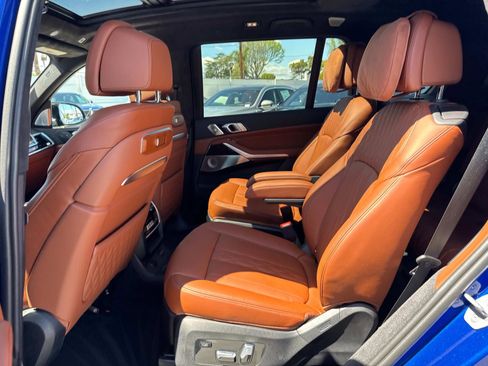 Used 2025 BMW X7 M60i image 13