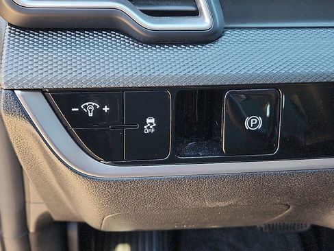 Used 2024 Kia Sportage LX image 13