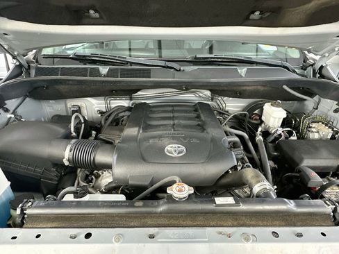 Used 2019 Toyota Tundra Limited w/ Limited Premium Package AWD/4WD image 32