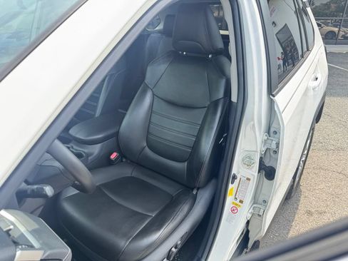 Used 2019 Toyota RAV4 XLE Premium FWD image 18