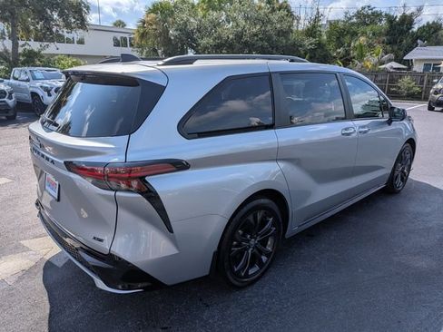 Used 2025 Toyota Sienna XSE FWD image 3