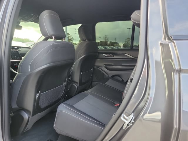 Used 2025 Jeep Grand Cherokee Laredo w/ Trailer Tow Package RWD image 11