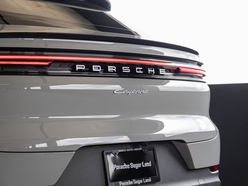 Certified 2026 Porsche Cayenne Coupe image 33