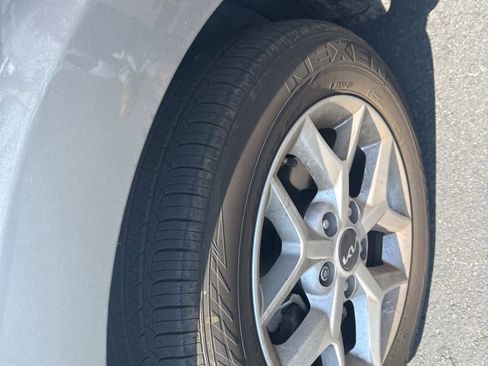 Used 2023 Kia Soul LX w/ LX Technology Package FWD image 22