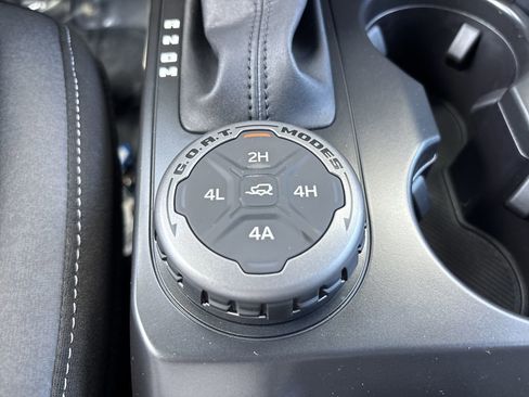 New 2025 Ford Bronco Badlands image 25