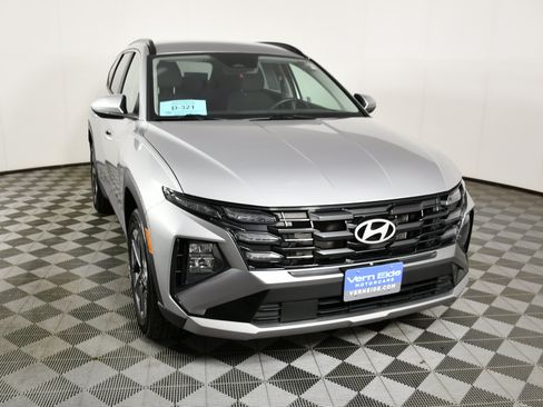 Used 2025 Hyundai Tucson SEL AWD/4WD image 3