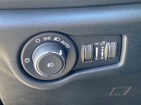 New 2026 Chrysler Pacifica Select FWD image 22