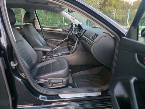Used 2018 Volkswagen Passat 2.0T SE FWD image 28