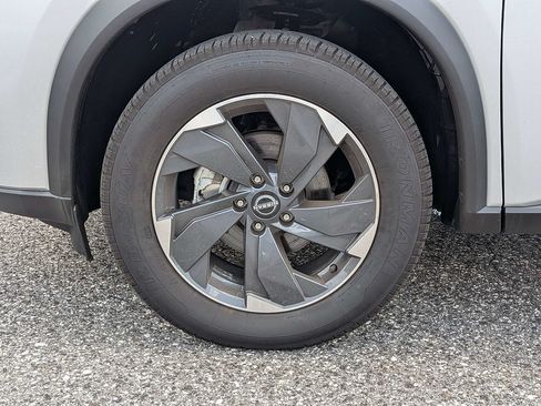 Used 2025 Nissan Rogue SV AWD/4WD image 10