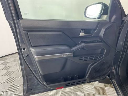 Used 2025 Toyota Tacoma TRD Sport AWD/4WD image 17