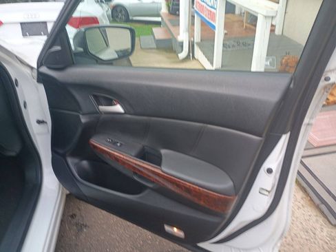 Used 2010 Honda Crosstour EX-L image 14
