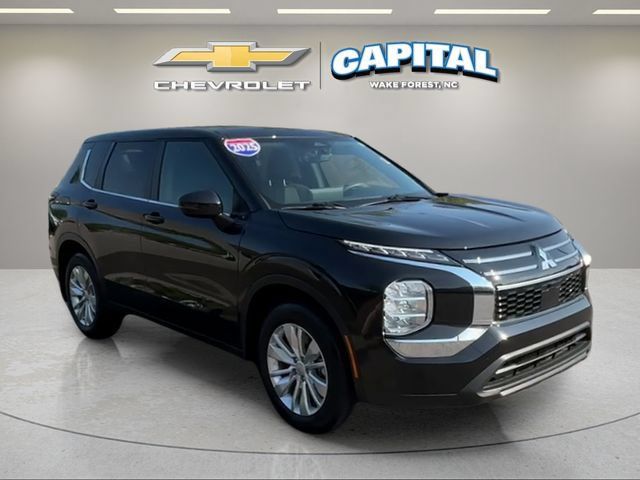 Used 2025 Mitsubishi Outlander ES FWD image 7