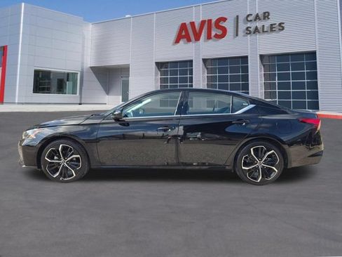 Used 2025 Nissan Altima 2.5 SR FWD image 11