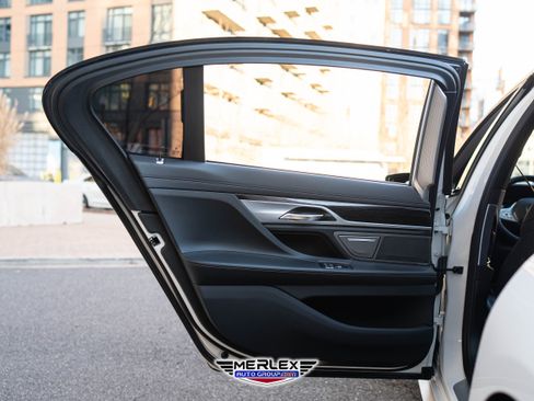 Used 2020 BMW 750i xDrive w/ Executive Package image 47